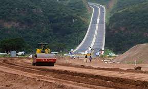 Cameroun : L’État va investir plus de 500 milliards de FCFA pour les travaux routiers en 2024