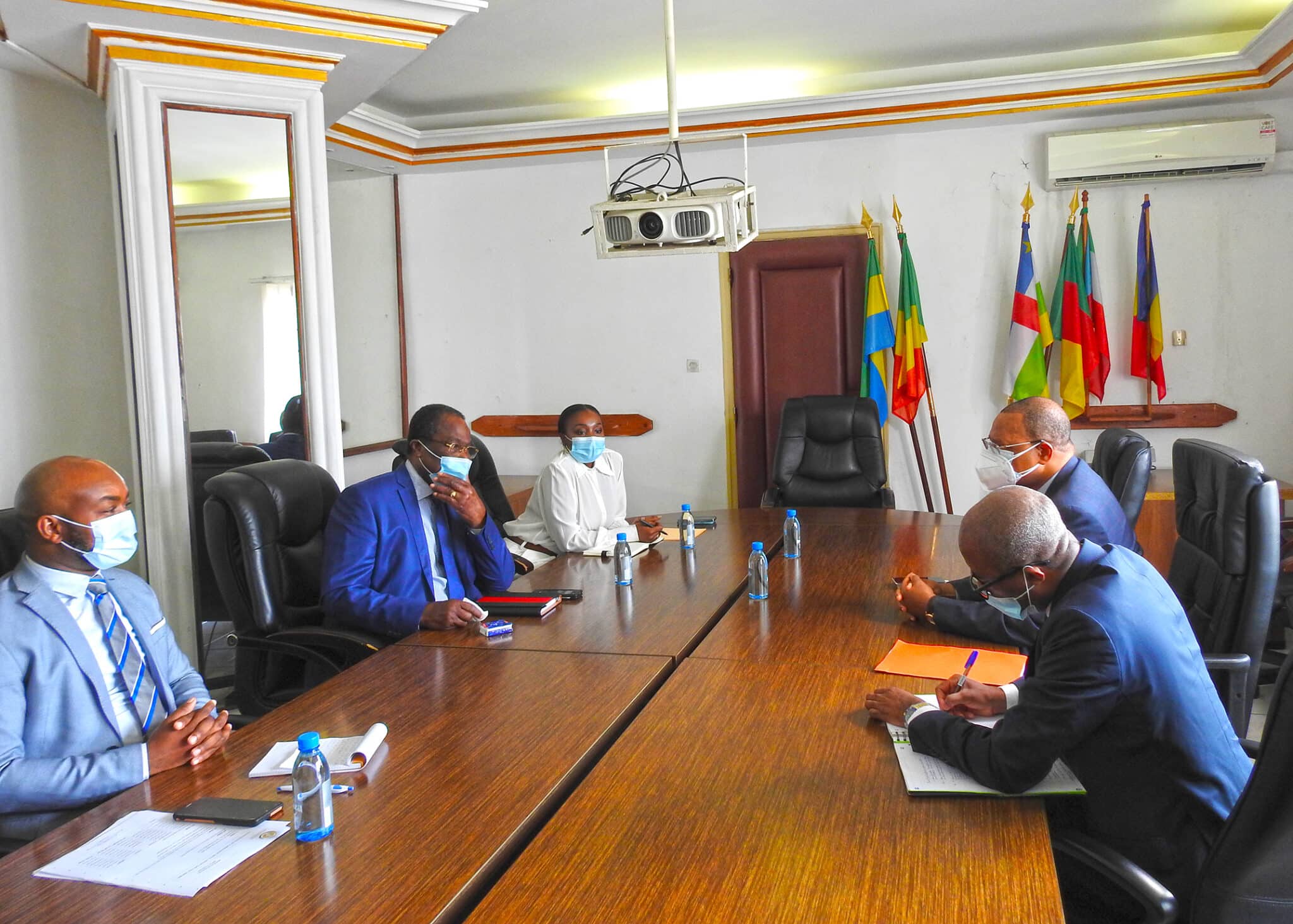 Séance de travail entre les Présidents de la COSUMAF et de la BDEAC à Libreville, République Gabonaise