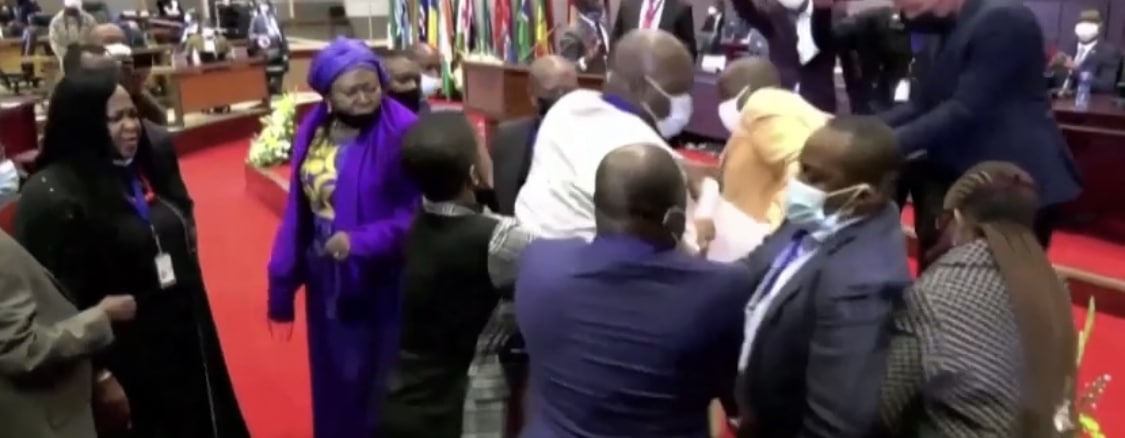 Pugilat et chaos au parlement Panafricain