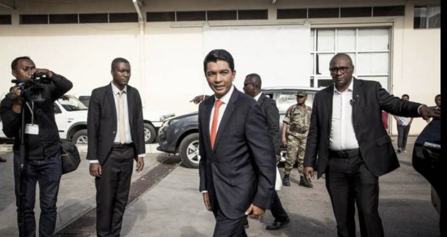 Qui sont Benchmark Group et Madagascar Oil ?