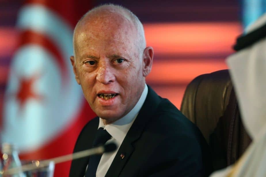 Tunisie: le président Kaïs Saïed limoge le premier ministre et suspend le parlement