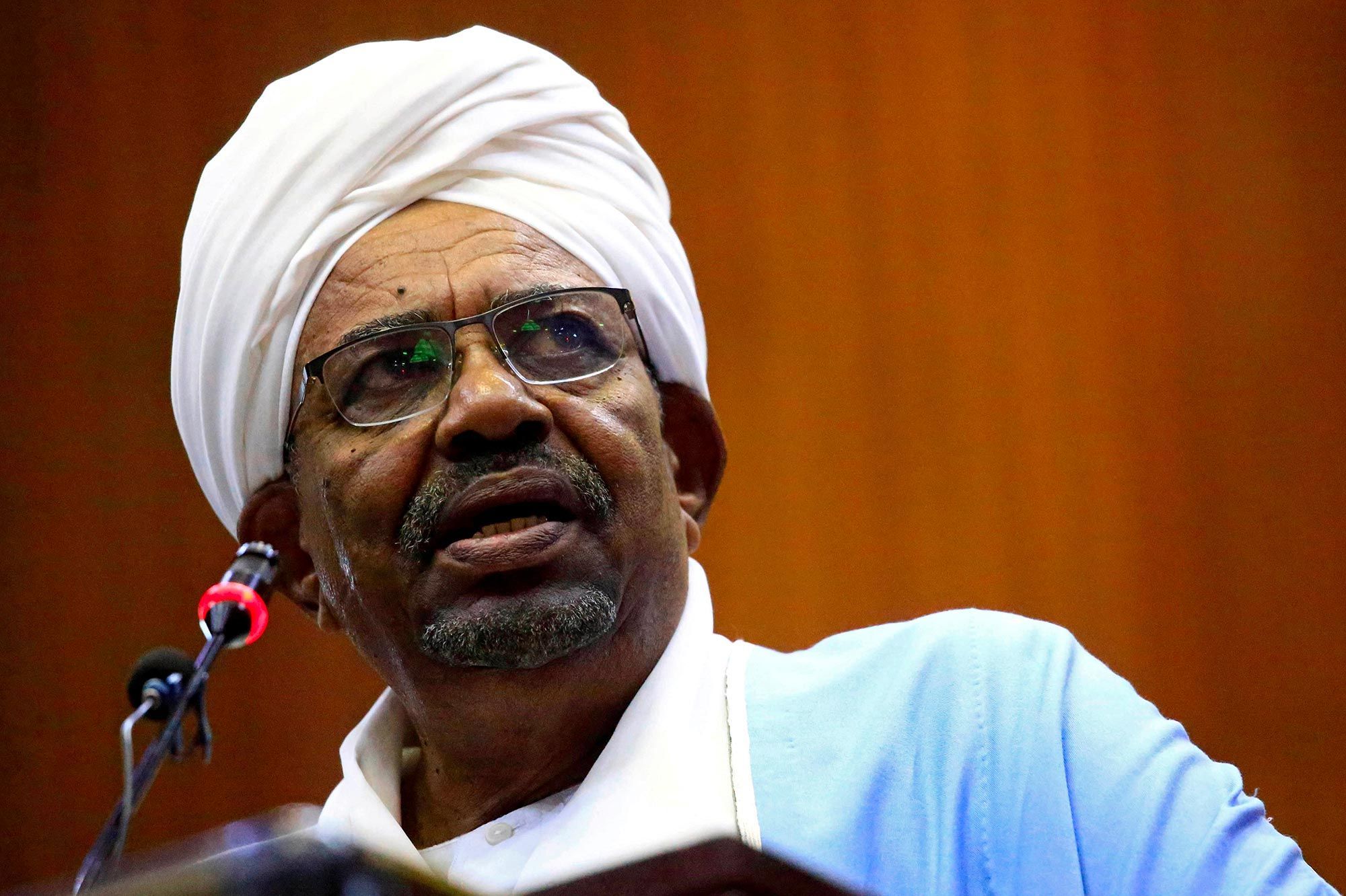 Soudan : l’ancien président Omar el-Béchir remis à la Cour pénale internationale