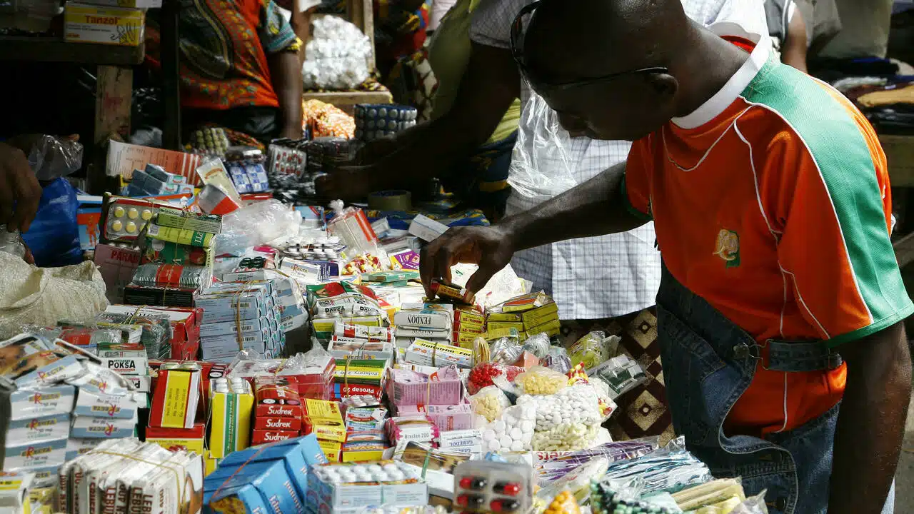 Côte d’Ivoire : les médicaments falsifiés font perdre près de 50 milliards de FCFA par an à l’Etat