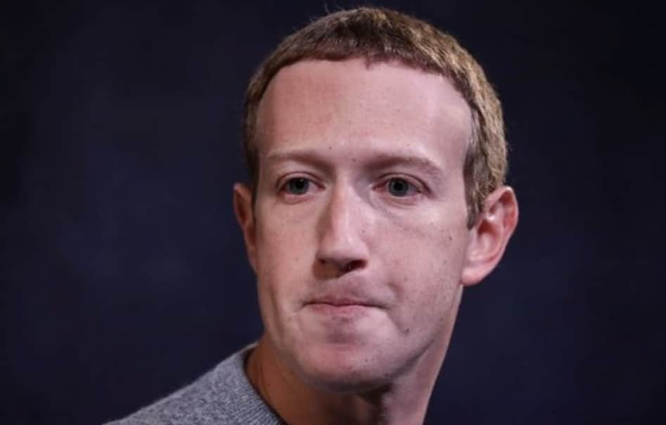 Le patron de Facebook, Mark Zuckerberg, perd 6,4 milliards de dollars