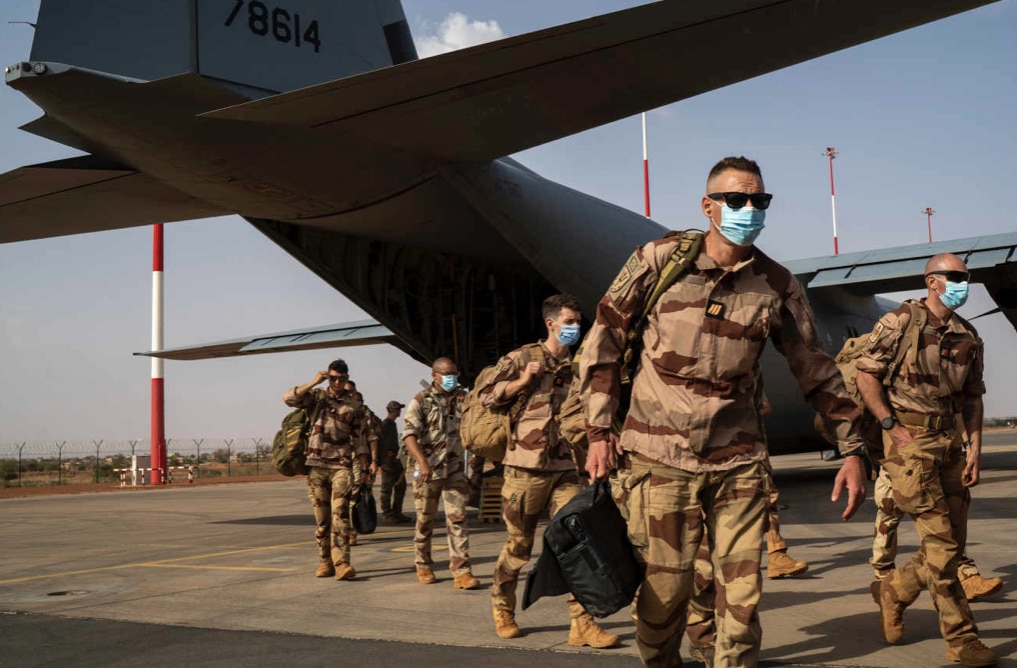 L’Algérie interdit son espace aérien aux forces françaises Barkhane
