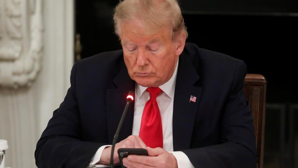 Donald Trump annonce le lancement de « Truth Social », son propre réseau social