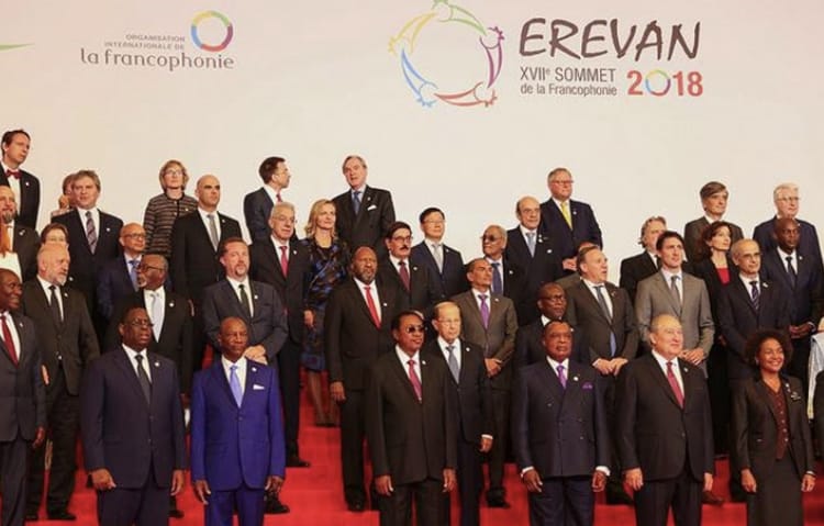 Report du sommet de l’OIF : l’obsession démocratique de la Francophonie, face à l’indifférence du Commonwealth