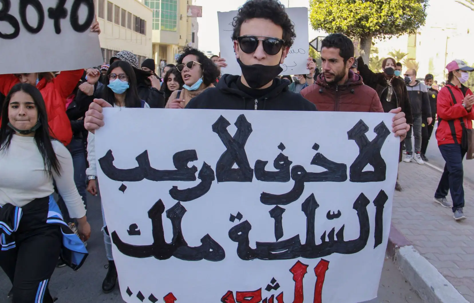 Onze ans après sa révolution, la Tunisie tombe dans la catégorie hautement spéculative CCC (Fitch Ratings) 