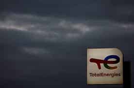 Après moult tergiversations, le Français TotalEnergies “renonce” au pétrole russe
