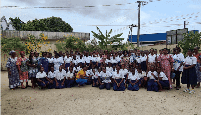 Journée Internationale des Droits des Femmes : LafargeHolcim Côte d’Ivoire mène une activité éco-responsable au Collège Moderne de la Cité du Port de Treichville