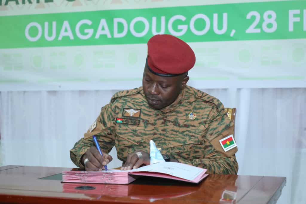 Burkina Faso : Paul-Henri Sandaogo Damiba s’offre trois ans de transition