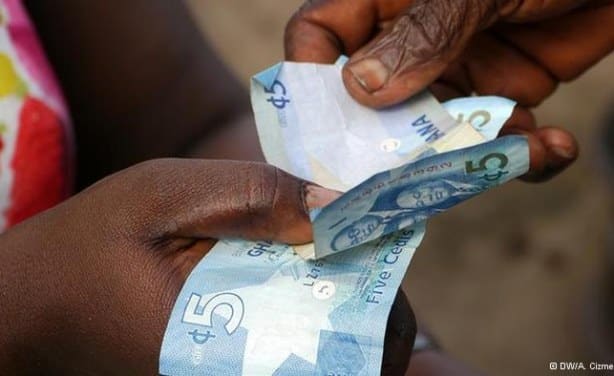 Ghana&nbsp;: la Banque centrale restreint l’utilisation des devises étrangères pour soutenir le cedi