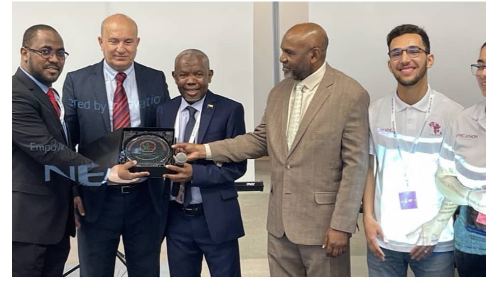 Le Président des Comores Azali Assoumani reçoit la Distinction Continentale du Trophée de l’Africanité