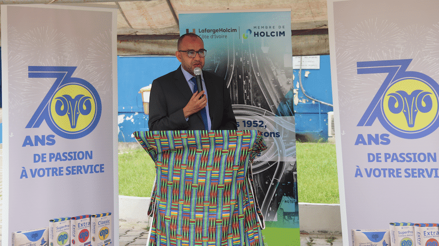 LafargeHolcim Côte d’Ivoire, procède à une remise de dons à trois centres hospitaliers de la commune de Treichville pour une valeur totale de 11 millions de francs CFA.