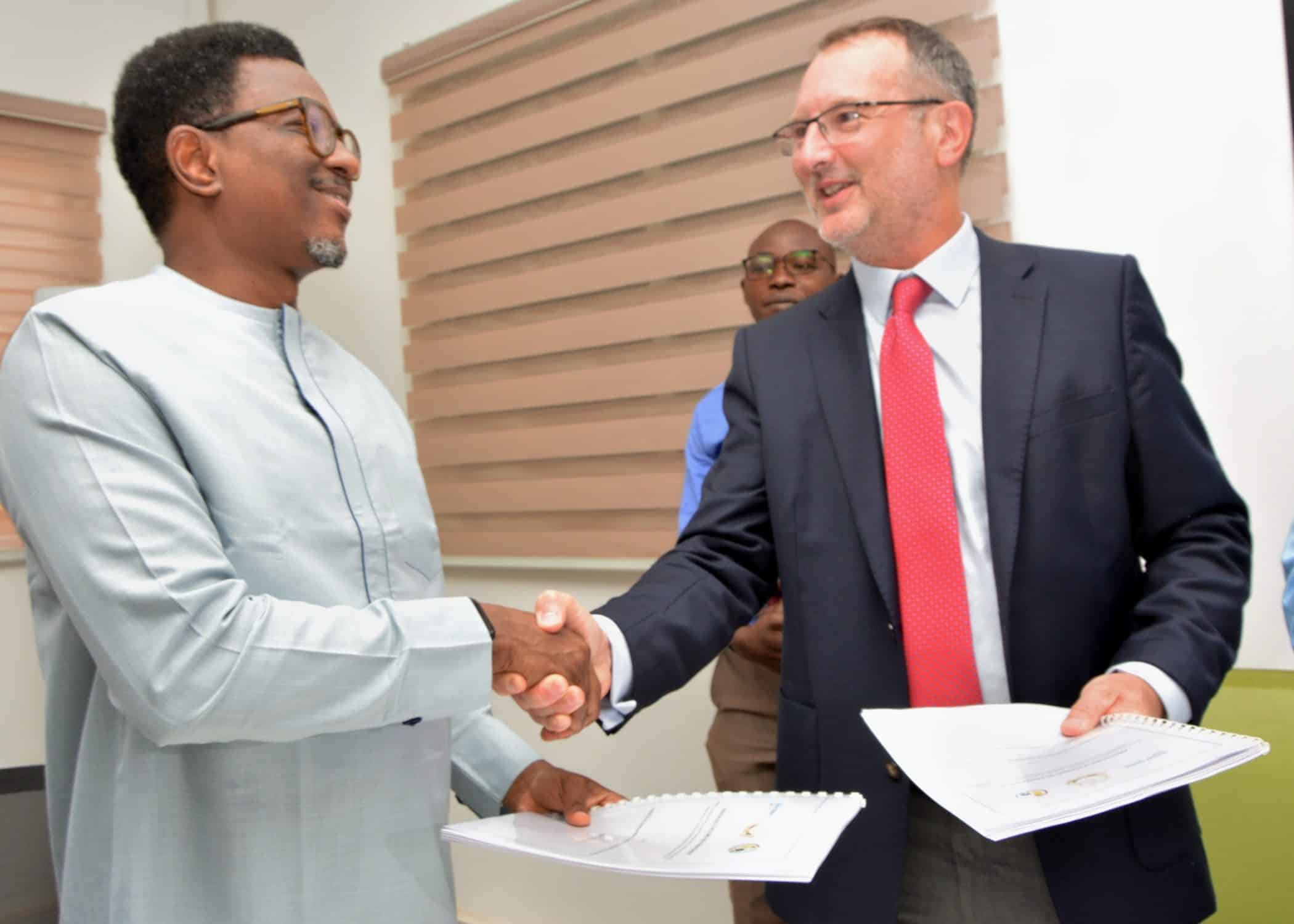 Conakry Terminal et le METFP signent un accord de financement pour la construction d’un centre de formation professionnelle