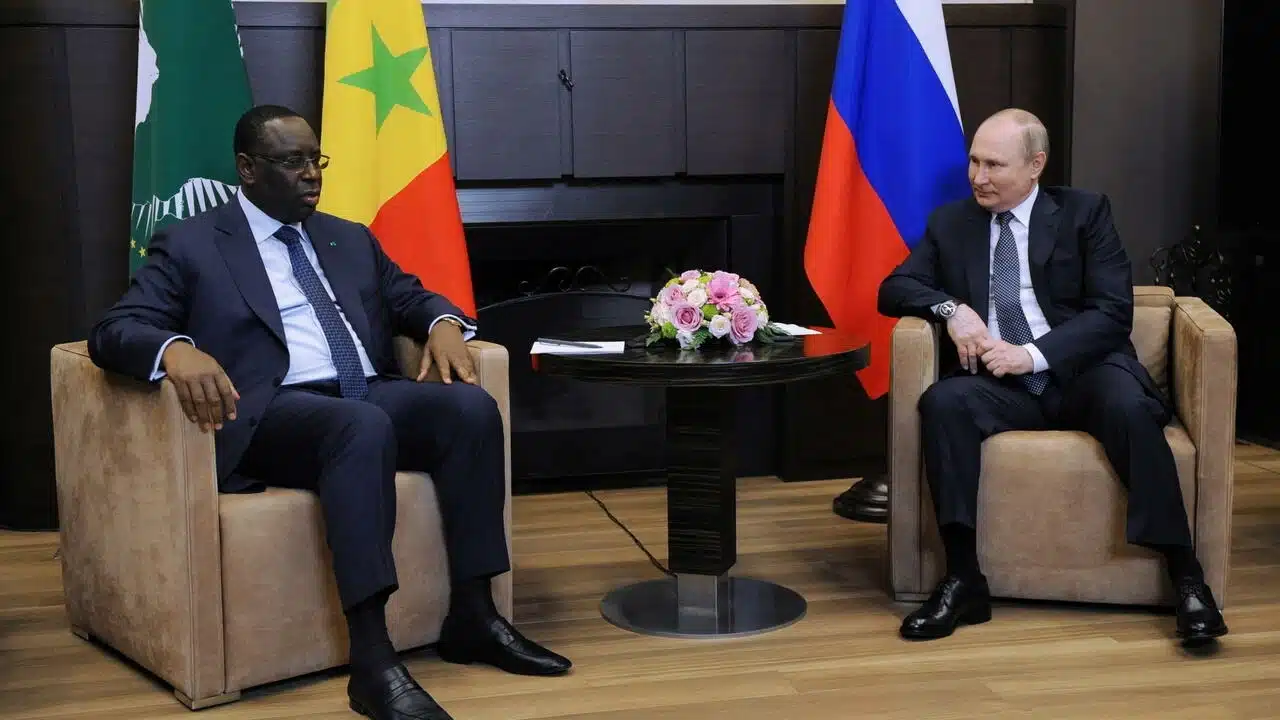 Devant Poutine, Sall présente l’Afrique en « victime » de la guerre en Ukraine au plan économique