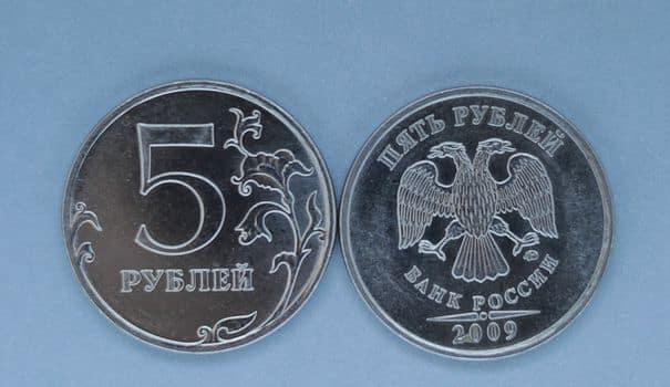 Le Rouble déjoue encore les pronostics en s’envolant face au dollar