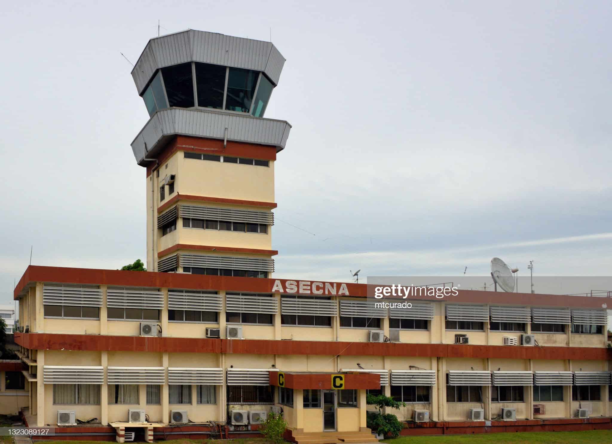 Côte d’Ivoire : les contrôleurs aériens suspendent leur grève pour 10 jours