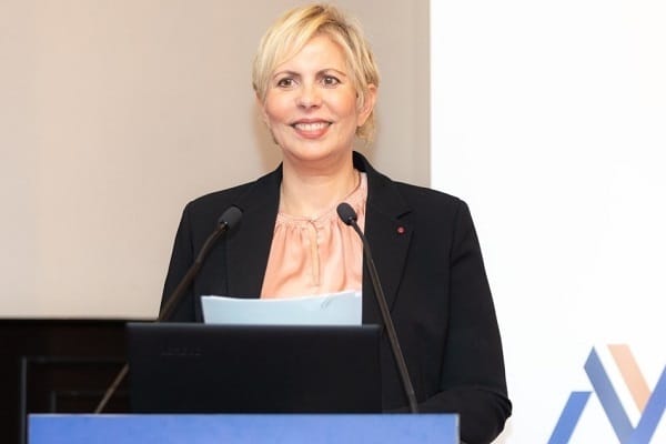 Marrakech Pledge: Nezha HAYAT fait basculer les bourses africaines dans  la finance verte