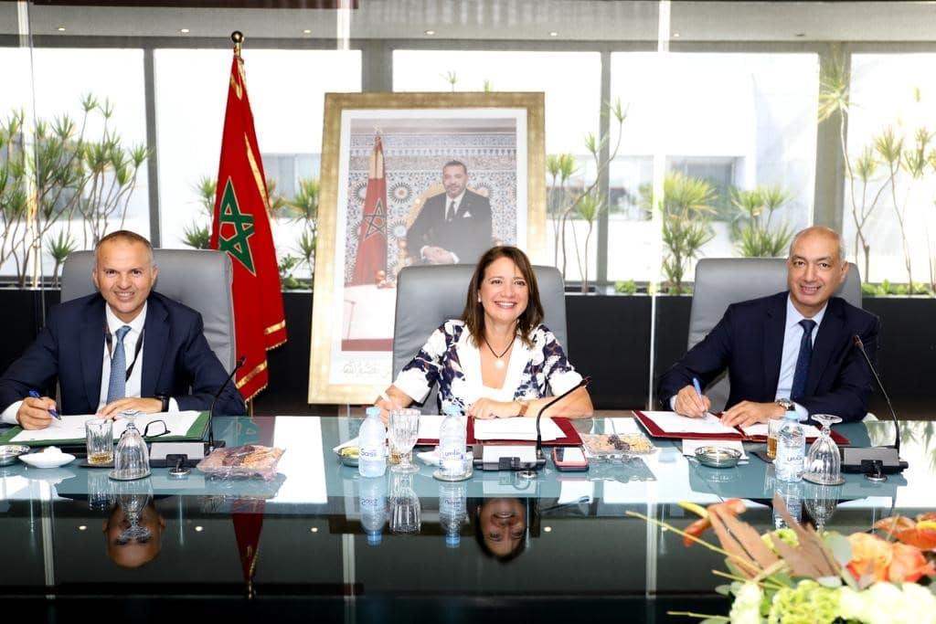 Signature d’une convention de partenariat entre le groupe Attijariwafa bank et Injaz Al-Maghrib