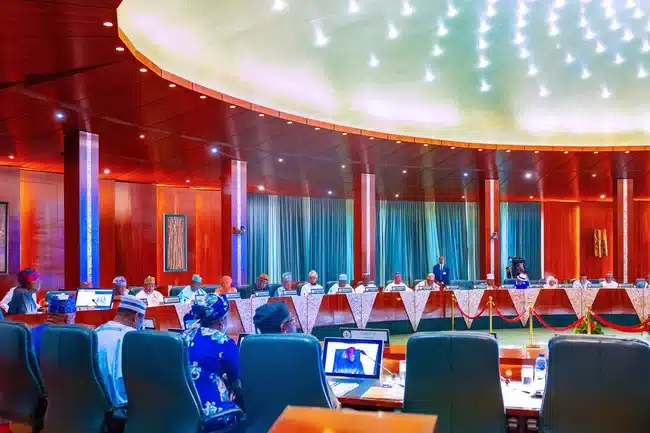 Entre emprunts et investissements, le gouvernement nigérian fait son choix