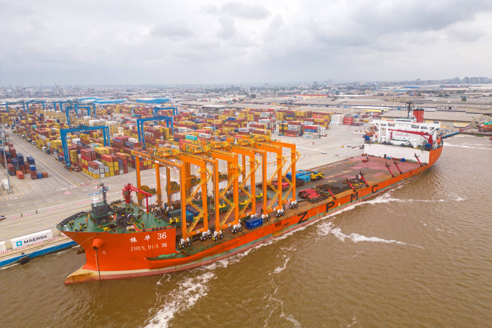 Côte d’Ivoire Terminal réceptionne cinq nouveaux portiques de parc pour stimuler l&rsquo;efficacité de ses opérations