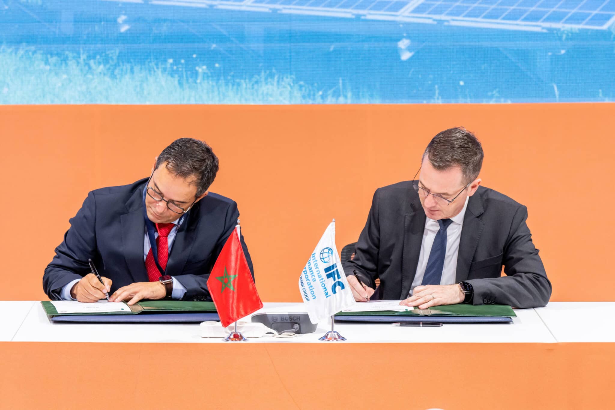 IFC & OCP signent un accord de prêt vert de 100 millions d’euros pour construire des centrales solaires