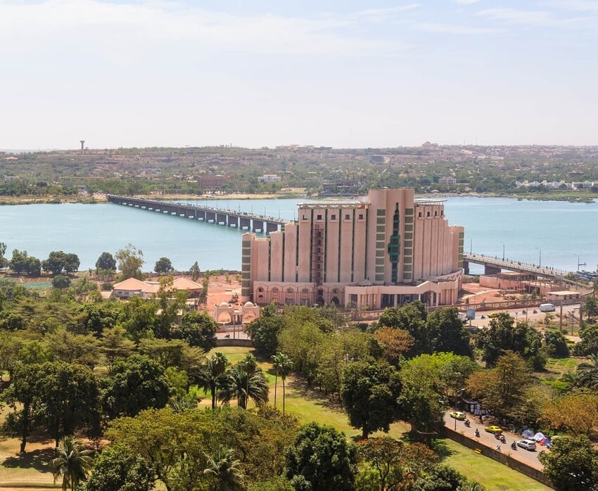 Mali : le capital naturel du pays offre d’énormes opportunités dont le secteur privé pourrait tirer profit pour stimuler les financements privés du climat et de la croissance verte, indique le Rapport pays 2023 de la Banque africaine de développement