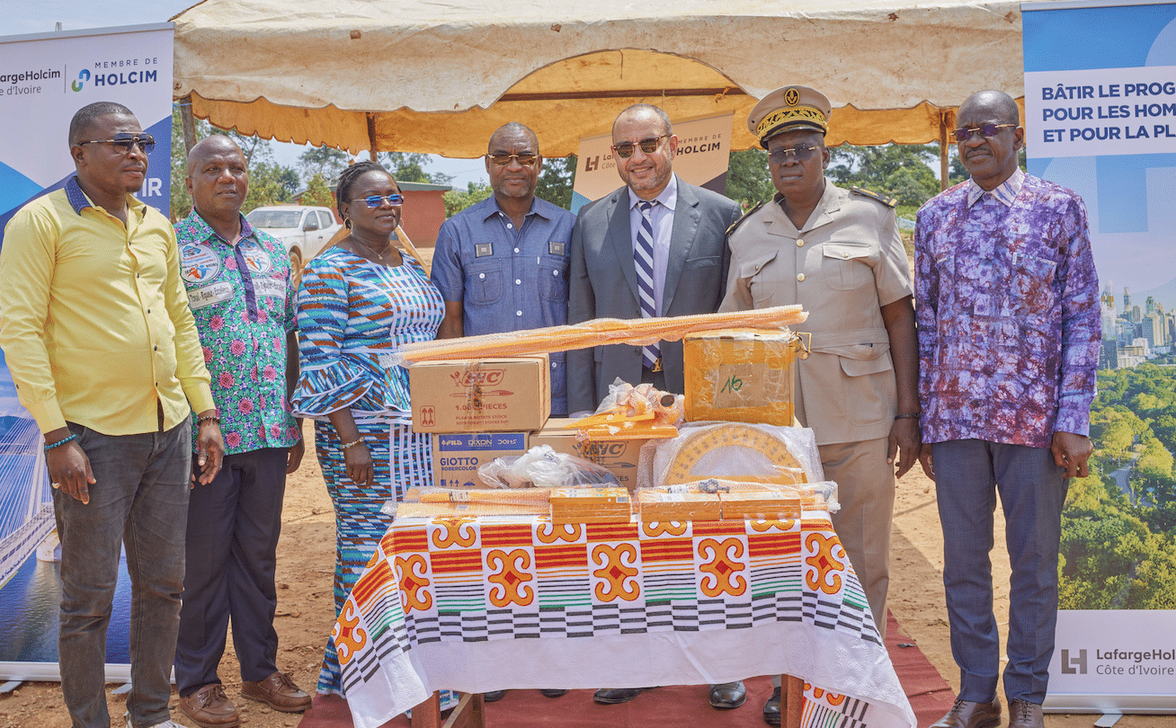 LafargeHolcim Côte d’Ivoire, procède à la remise officielle d’une école primaire dont elle finance la construction dans un village de la sous-préfecture de Brobo
