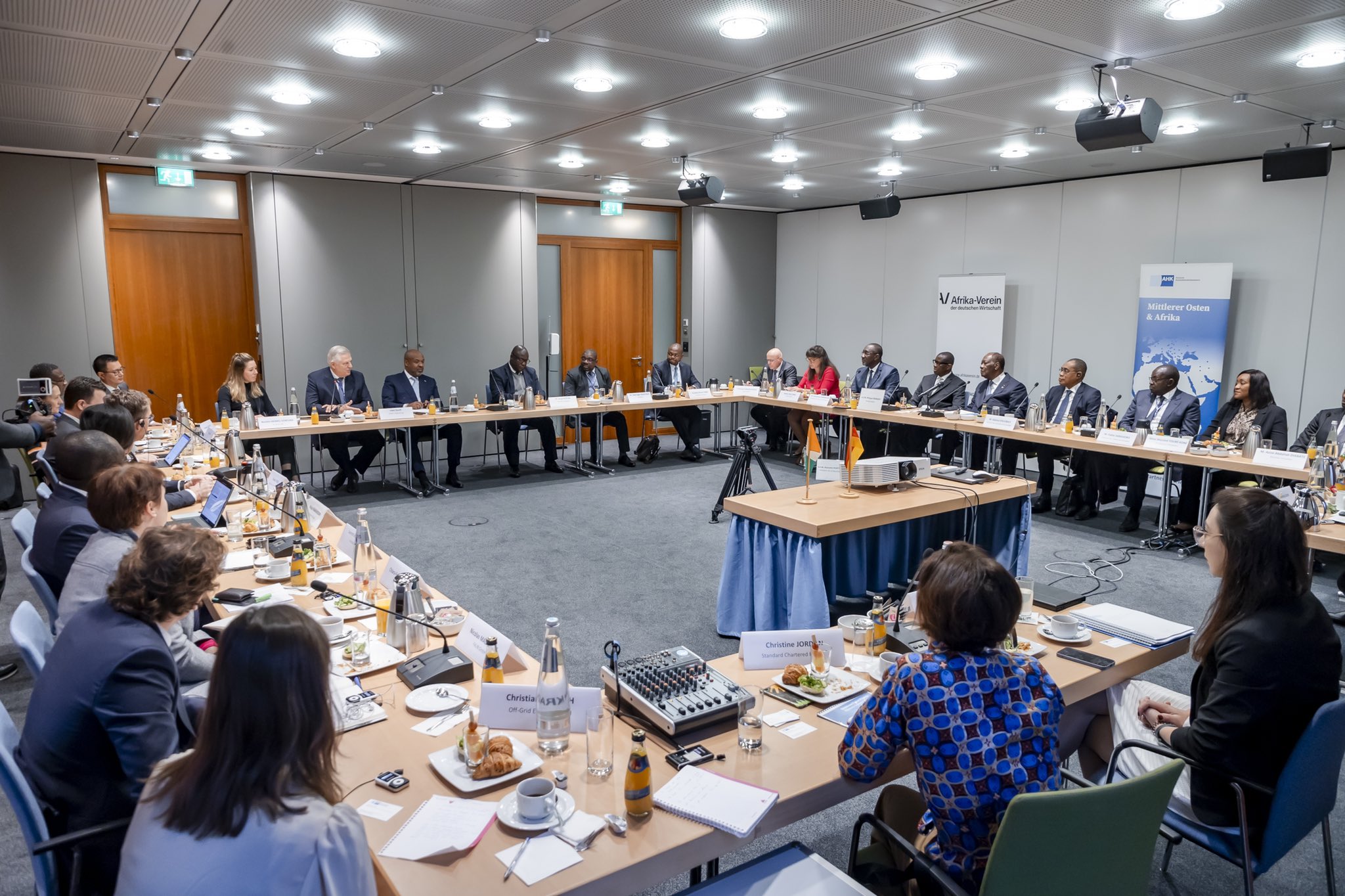 A Berlin, le président ivoirien Alassane Ouattara courtise les investisseurs allemands au profit du PND 2020-2025