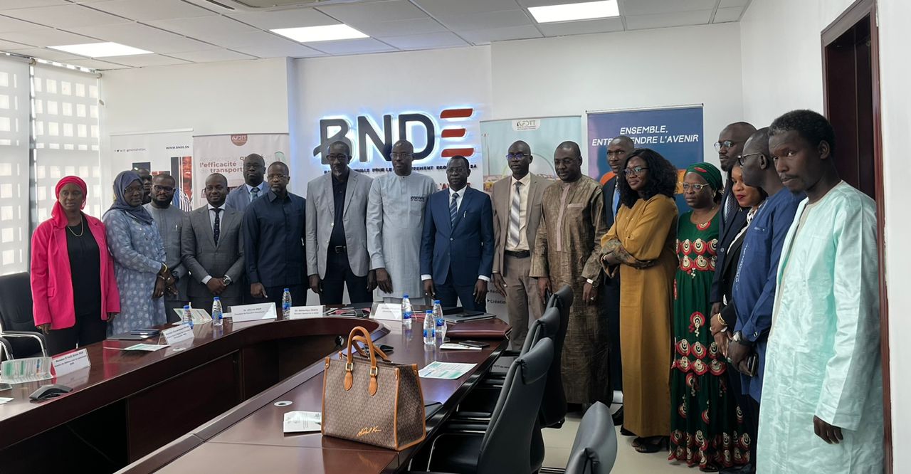 Signature de convention entre la Banque nationale pour le Développement économique (BNDE) et le Fonds de Développement des Transports terrestres (FDTT)