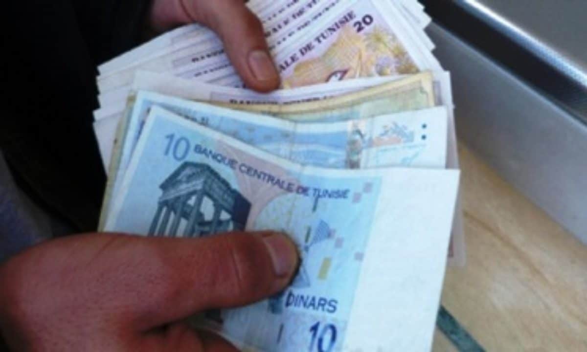 Tunisie : Le salaire mensuel net des agents de la fonction publique se situe à 1388 dinars en 2022