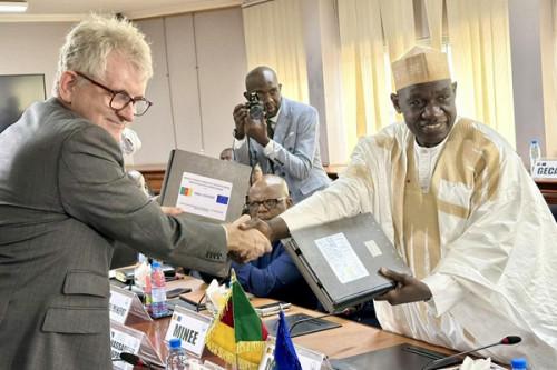 Cameroun : L’Union européenne investit plus de 12 milliards de FCFA pour l’entreprenariat et l’électricité