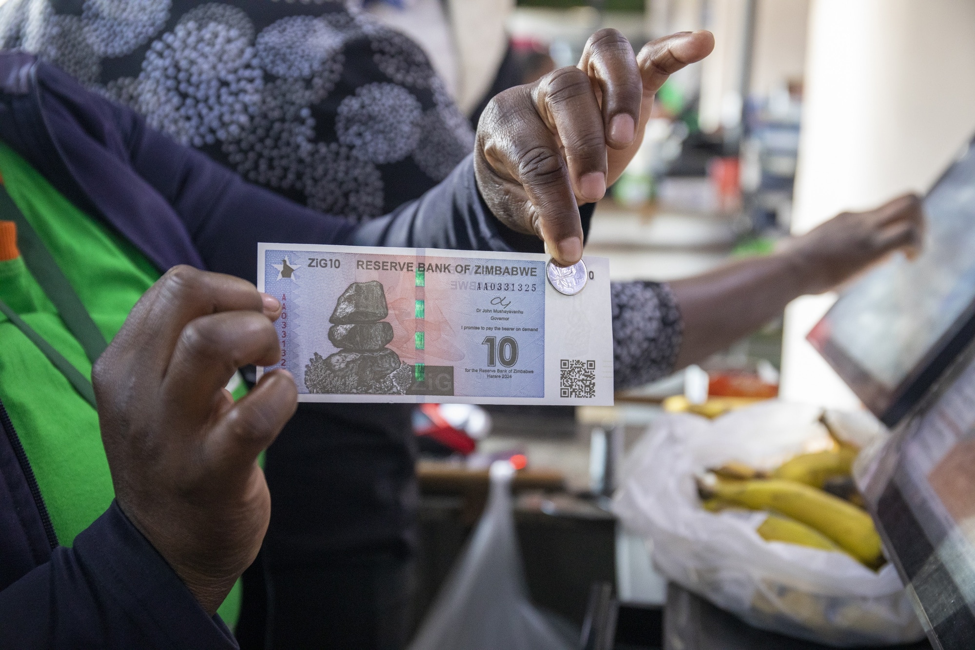 Zimbabwe : des amendes pour les entreprises qui n&rsquo;utilisent pas le nouveau taux de change officiel