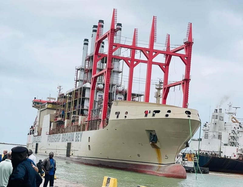 Guinée : une centrale thermique flottante de 114 mégawatts pour palier la pénurie d&rsquo;électricité