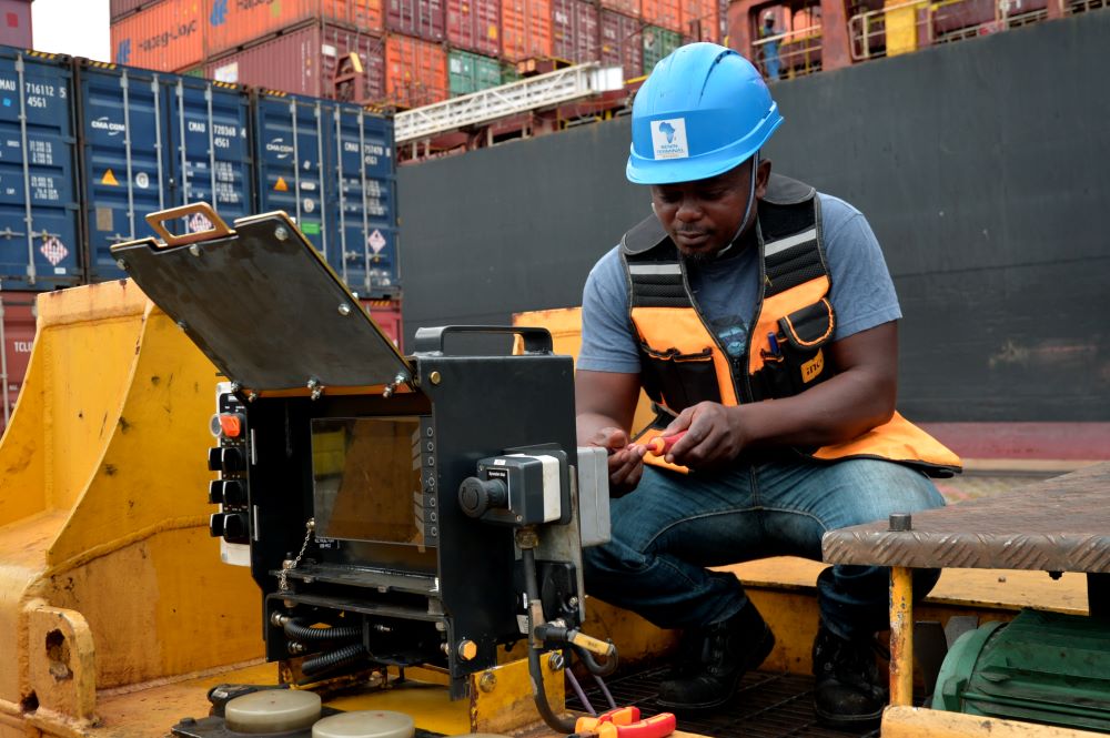 Bénin Terminal dote tous ses portiques de quai de la technologie Spreader Control Unit (S.C.U)