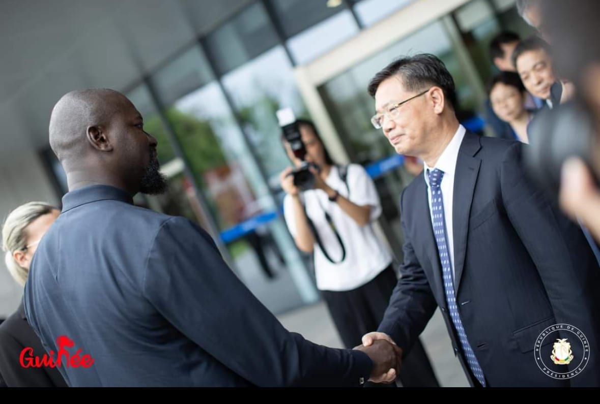 À Shanghai, le guinéen Mamadi Doumbouya dans le QG de China Baowu Steel Group, leader mondial de l’acier