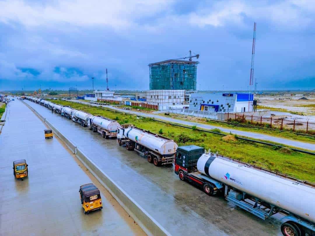 Nigeria : la raffinerie de Dangote livre ses premiers produits pétroliers