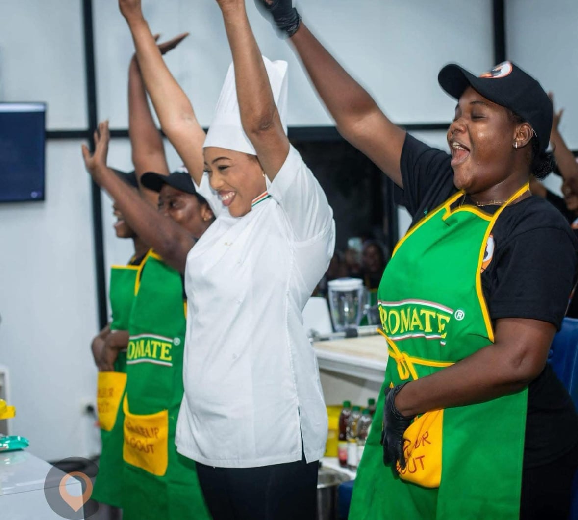 Record Guiness culinaire : l’ivoirienne Zeinab Bancé réussit l’exploit de 15.000 plats en 131 heures