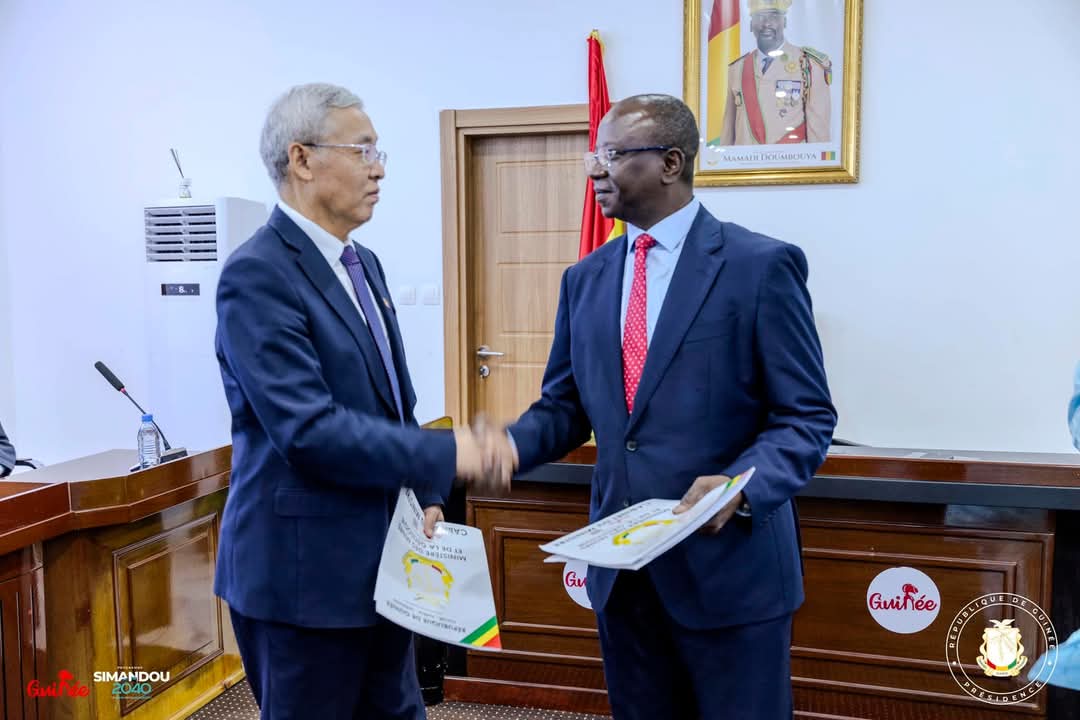 Guinée: le consortium chinois SPIC s’engage pour la construction d’une raffinerie d’alumine