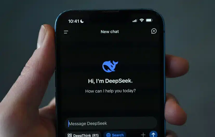 DeepSeek, l’Intelligence Artificielle chinoise qui fait trembler ses devancières et fait plomber Wall Street