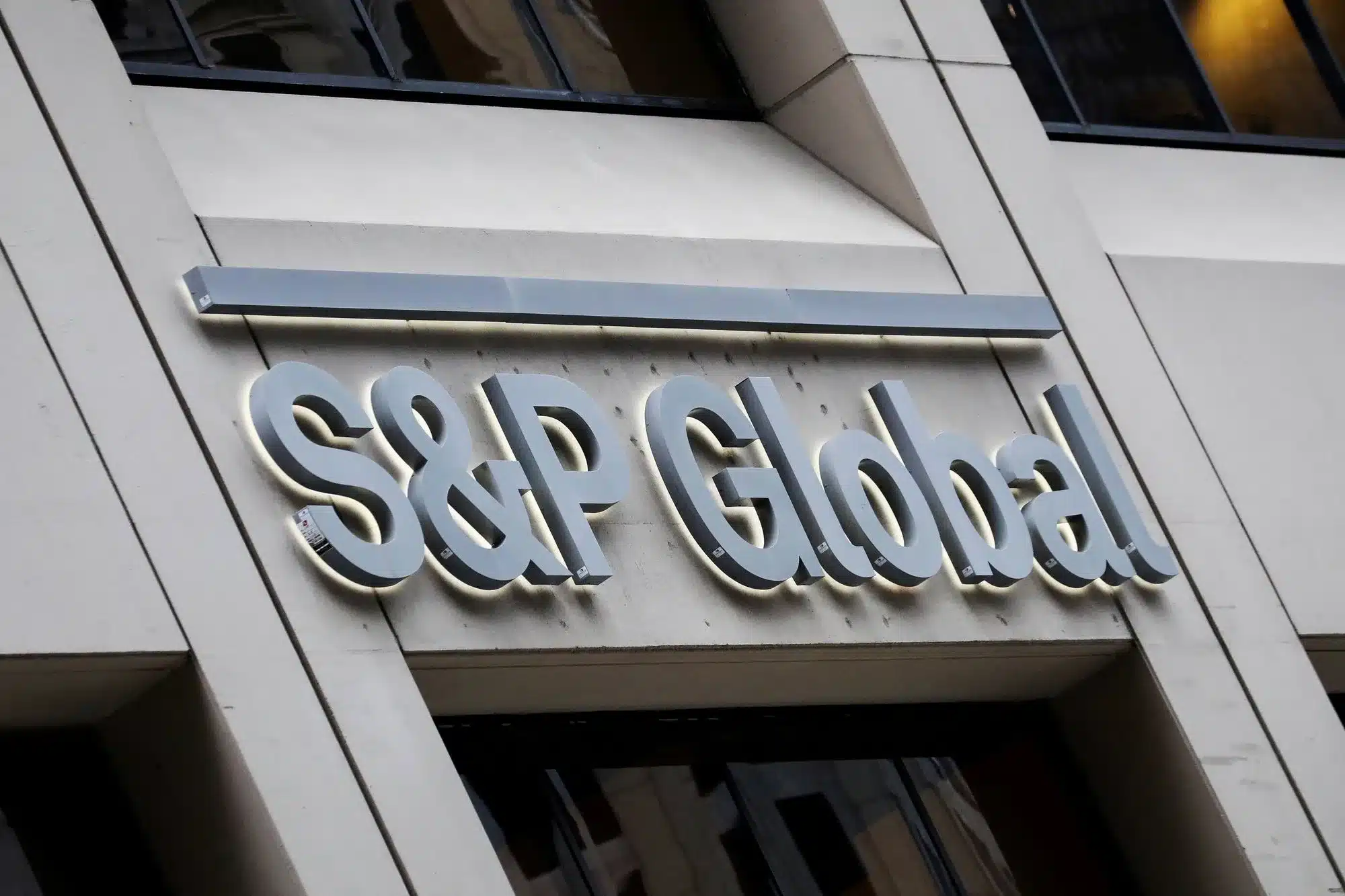 La dette mondiale flirte avec les sommets :  77 000 milliards de dollars en 2025 (S&P) 