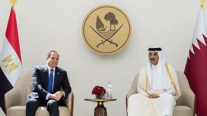 Le Qatar s’engage à investir 7,5 milliards de dollars en Égypte