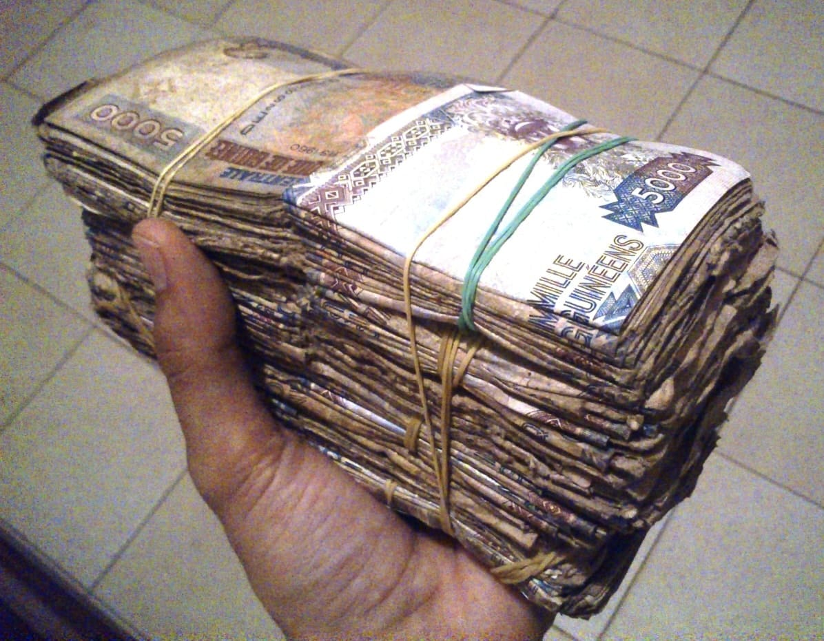 En Guinée, 94% des billets de banque circulent en dehors du circuit bancaire officiel