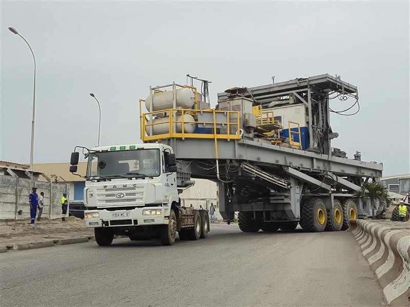 Africa Global Logistics Congo réussit le transport et le chargement d’un Rig Floor