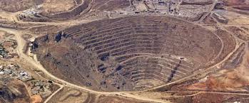 La lettre minière de Financial Afrik. Glencore va vendre la Kamoto Copper Company (DRC), le Rwanda et la RDC s’accordent sur les minéraux, le Qatar investit dans Ivanhoe Mines, le Burkina Faso a exporté 61 tonnes, Ghana – Mali : deux géants aurifères aux recettes contrastées, Kinross Tasiast : finances solides et cadre fiscal renforcé en Mauritanie