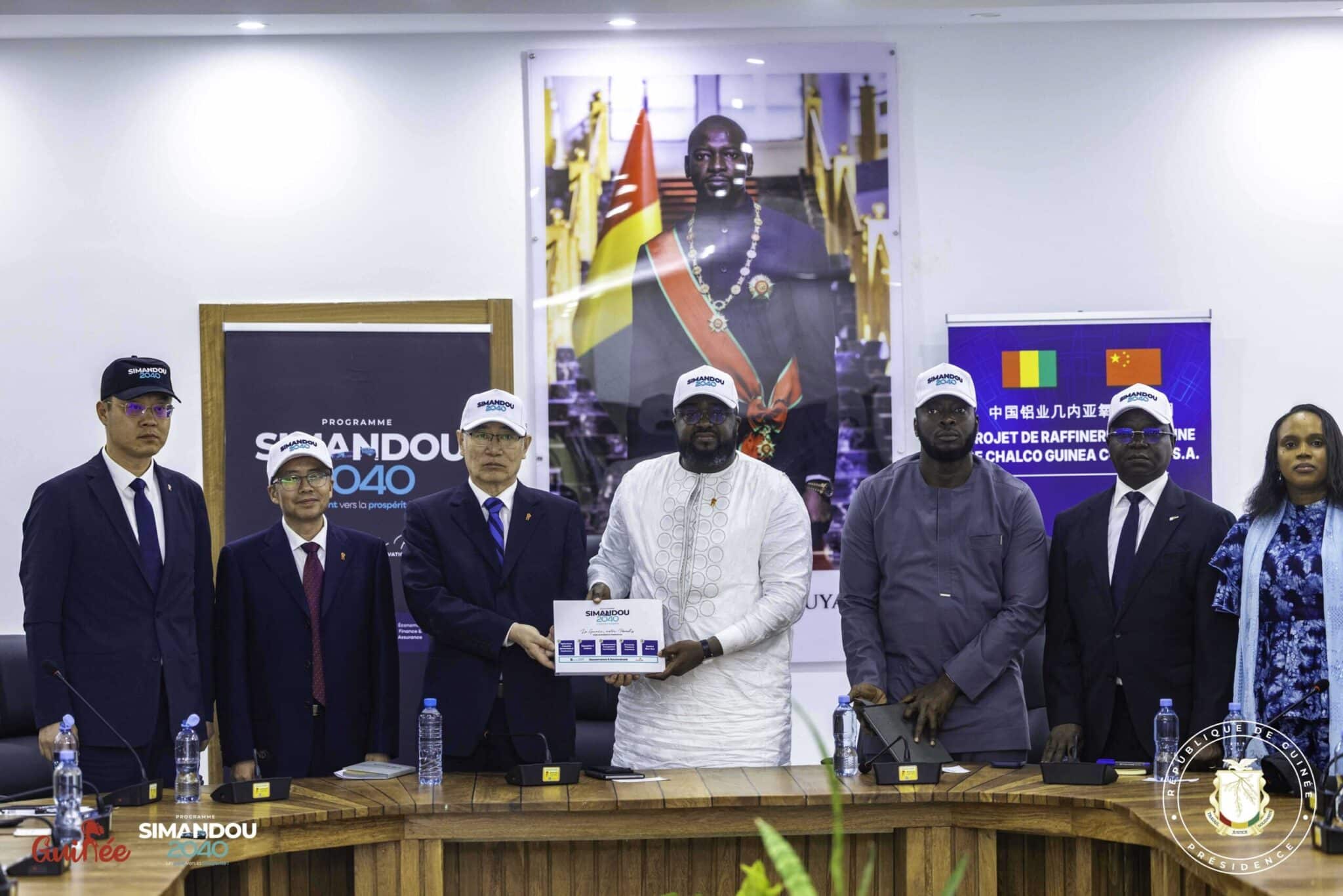 Programme Simandou 2040 : l’État guinéen et Chalco Guinea Company signent l’accord de construction d’une raffinerie d’alumine à Boffa