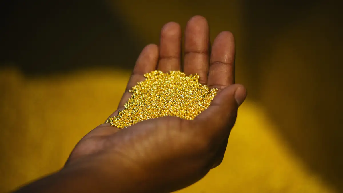 Cameroun : le gouvernement retire une cinquantaine de permis de recherche d’or