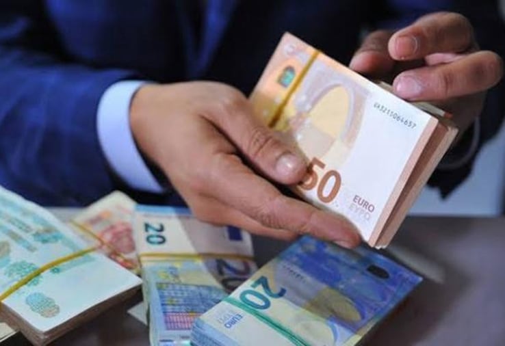 Algérie : les raisons de l’écart entre le cours officiel du dinar et celui du marché parallèle